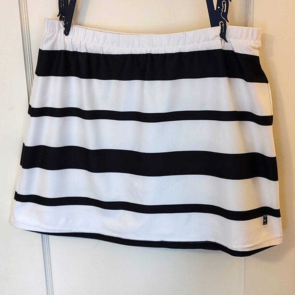 Nike women's skort striped white and black